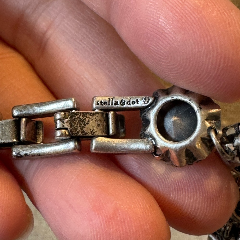 EUC Stella & Dot Elegant Silver Crystal Necklace - Picture 3 of 3